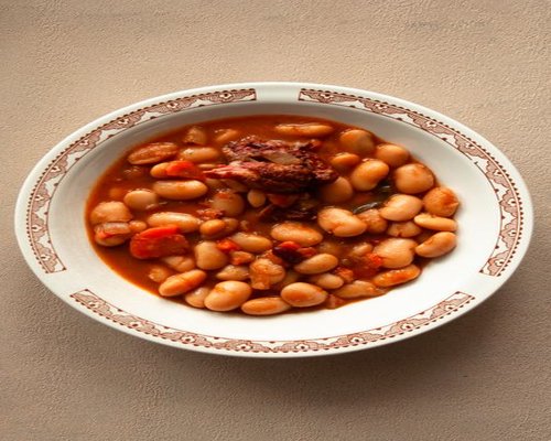 A comforting bowl of cooked legumes, typical of Chilean home cooking
